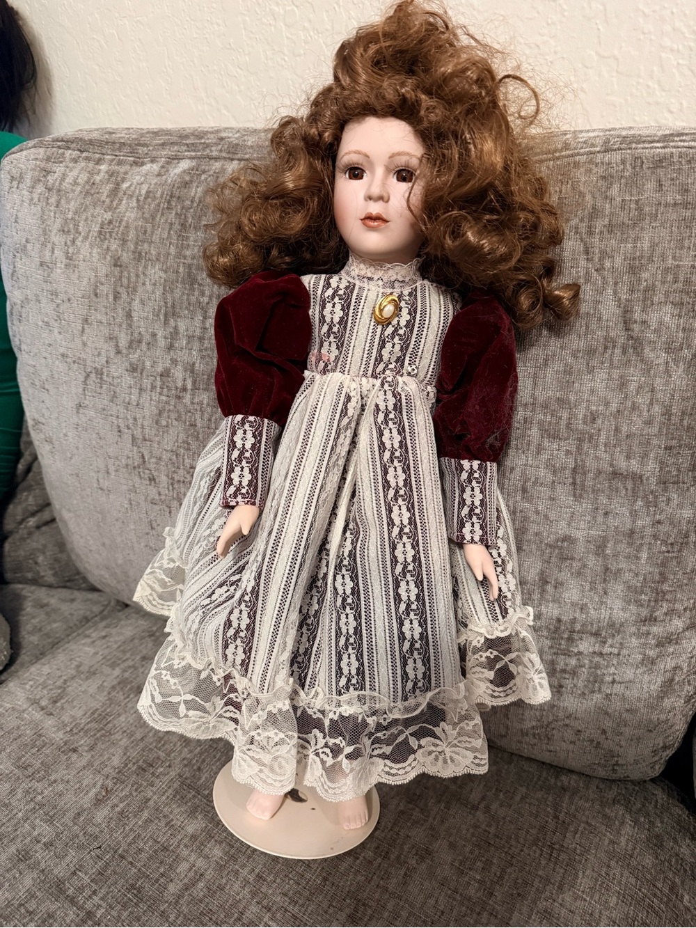 Vintage Porcelain Doll Limited Edition #723/3500 Victorian Lace Dress Red Velvet - Picture 8 of 9